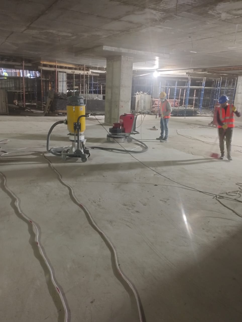 ماكينة سفع رملي على خرسانة